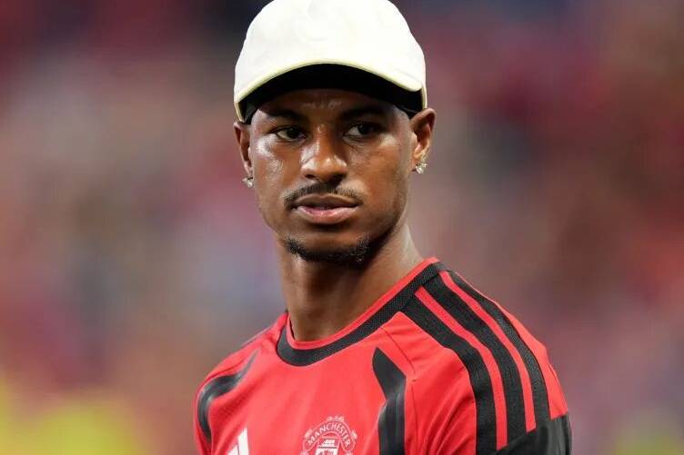 曼联比赛拉什福德戴帽观战，卡里克确认其将战米兰！另有两人也参赛